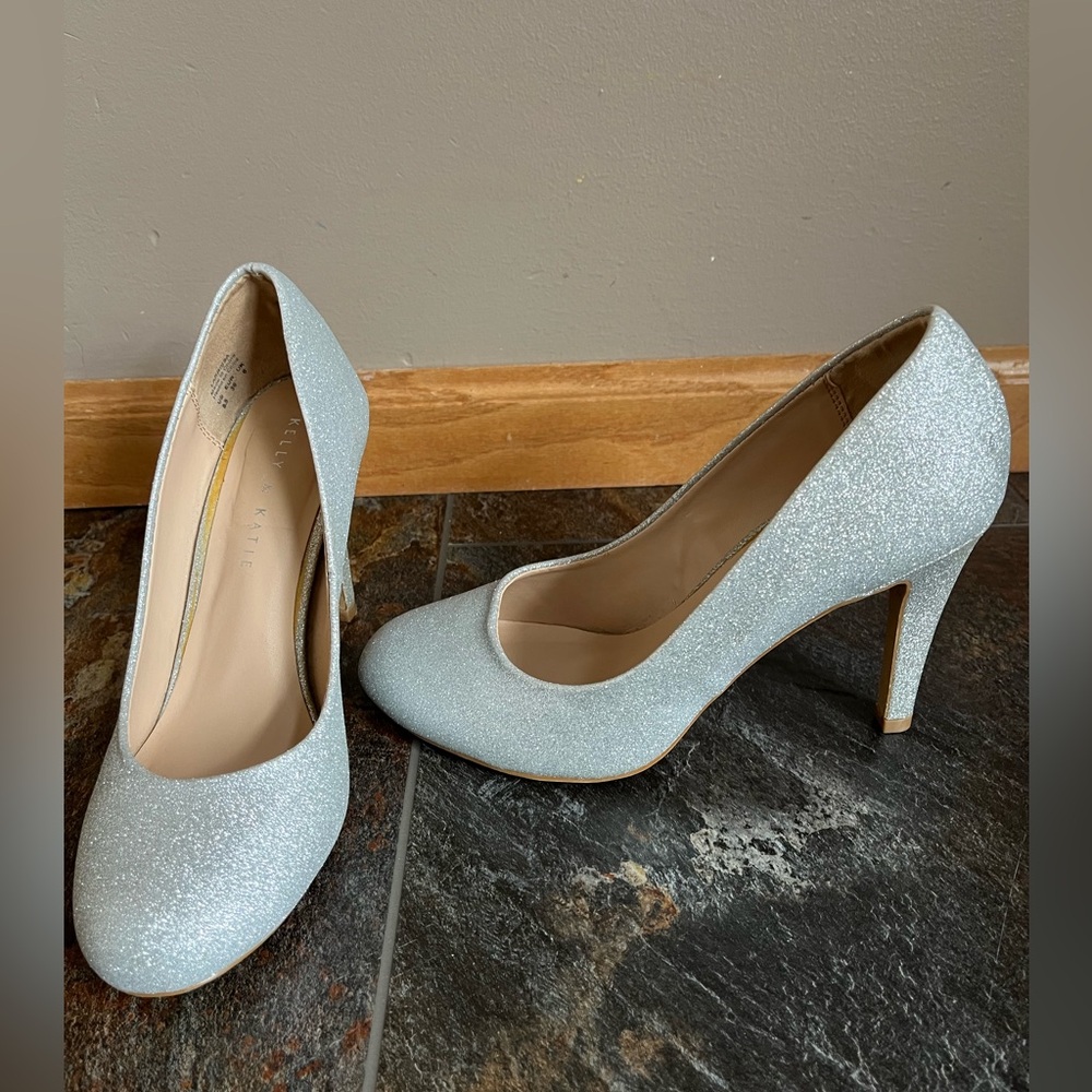 Women’s Kelly and Katie silver glitter/ sparkle slip on heels size 8.5